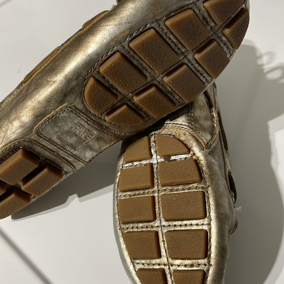 Frye Gold metallic moccasins - Picture 5 of 6